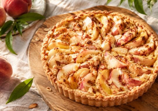 Tarte aux pêches façon grand-mère : la recette traditionnelle des fruits d&rsquo;été