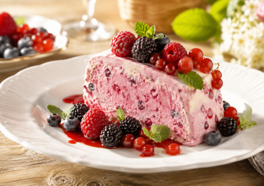 Semifreddo aux fruits rouges : la recette italienne sans sorbetière