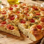 Focaccia italienne aux tomates cerises et romarin : la recette moelleuse